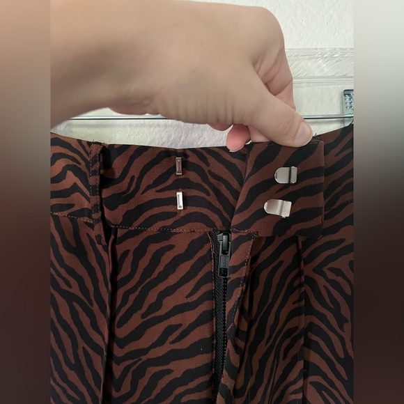 NWT Lovers & Friends Fai Trouser Pant in Jules Tiger Print Women’s Size XS - Picture 7 of 16